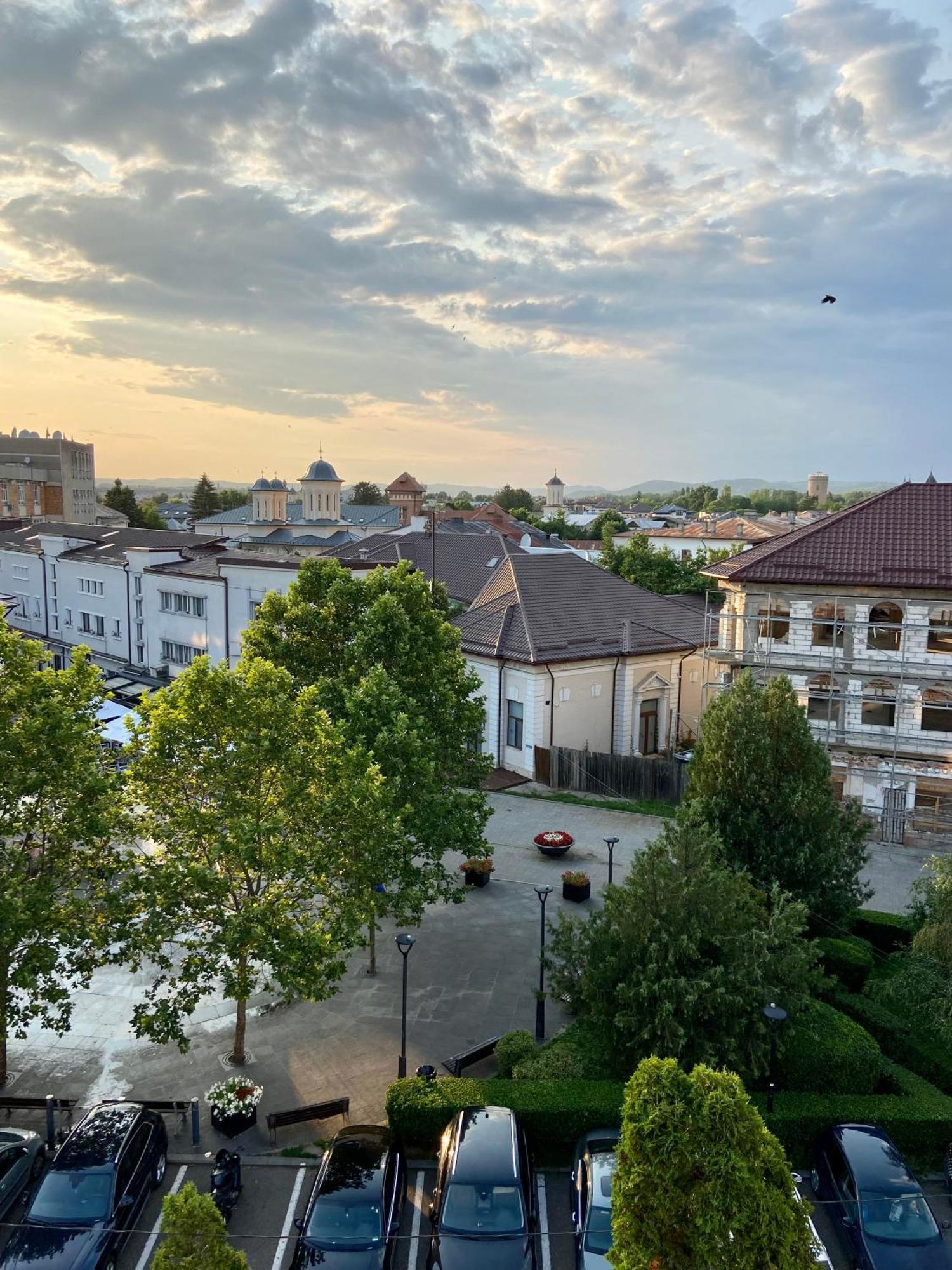 Old Town View- Ultracentral Apartment Targoviste Eksteriør billede